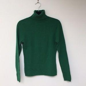 Beautiful emerald Magaschoni turtleneck cashmere